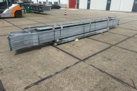 12.80 x 12.00m (154m²)