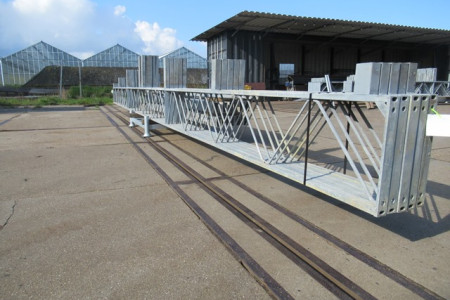 9.60 x 16.00m (154m²)
